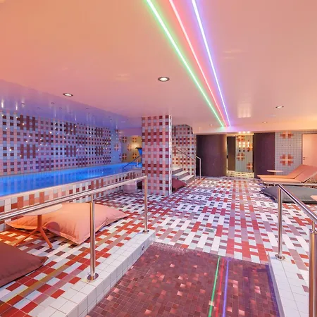Aiden By Best Western Clermont-Ferrand - Le Magnetic Hotel & Spa-3